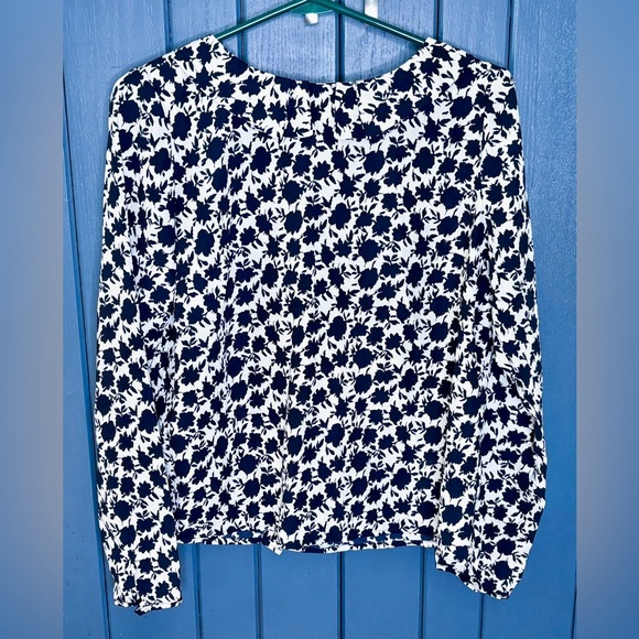 Black White Floral Shirt Juniors Medium Pointed Peter Pan Collar Whimsical Retro - Picture 1 of 5
